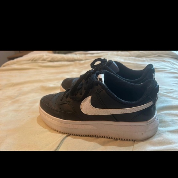 Nike sneakers - Picture 2 of 4